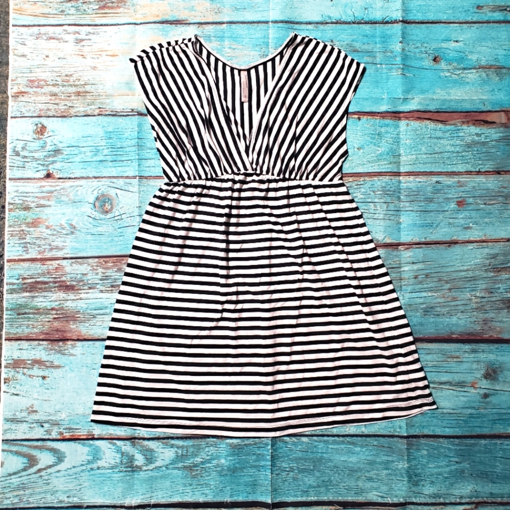 Old Navy Black White Striped Empire Waist Babydoll Style Dress Size Small